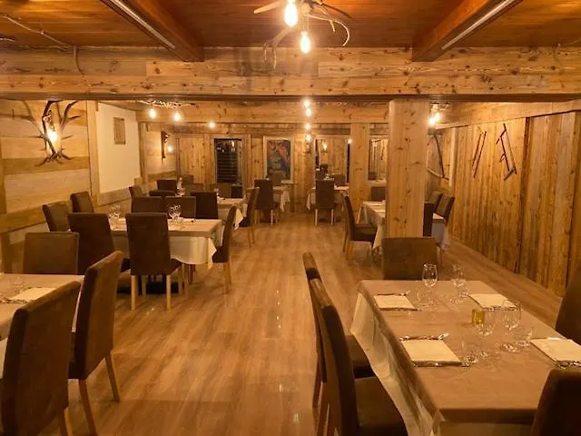 Le Clou فندق أرفيير